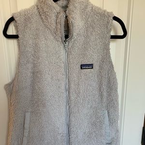 Patagonia Los Gatos vest. Light grey.